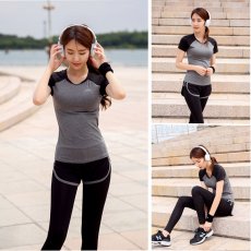 画像12: ヨガ2点セット ヨガウェア 上下セット レディース 体型カバー 半袖 Tシャツ ハイウエスト ヨガパンツ レギンス ピラティス トレーニング ジム スポーツウェア 吸汗速乾 伸縮通気 (12)